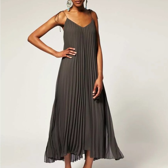 Halston Heritage Dresses & Skirts - Halston Heritage Black Pleated Evening Gown Goddess Maxi Dress Size 2